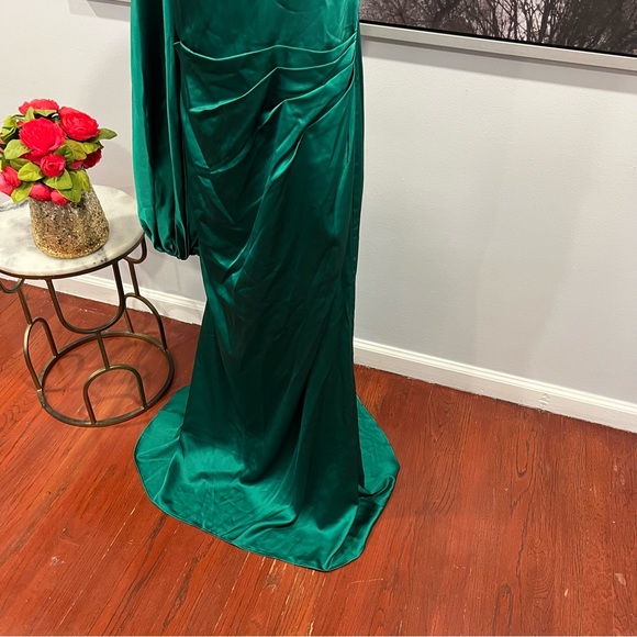 Ieena Mac Duggal Emerald Green Satin Puff Sleeve One Shoulder Gown - Reemoly - Picture 8 of 13